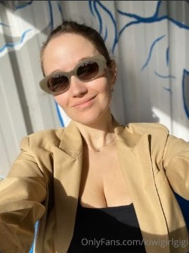 Christmas with My Aunt v0.1.0 APK Android Adult Game Download